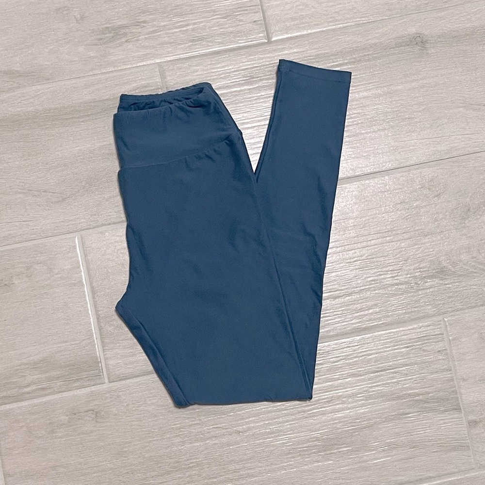 EUC LulaRoe blue leggings OS